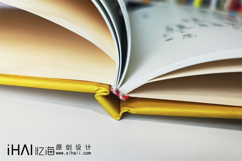 完成家谱制作记载家族历史