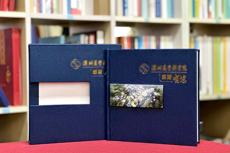 医院送医生纪实留念相册制作-致敬医生的杰出贡献
