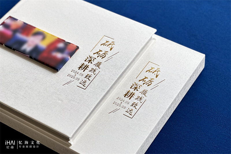 白色皮革封面烫金女领导工作相册定制-忆海文化